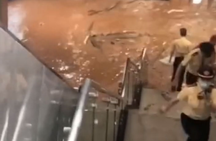 Flooding in Guangzhou Partially Closes Metro