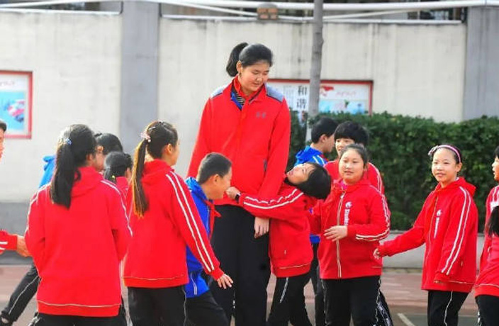 Is This 14-Year-Old Girl from Shandong China's Next Yao Ming?