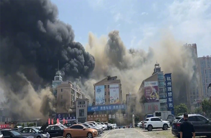 WATCH: People Jump from Buildings to Avoid Fire in Hangzhou