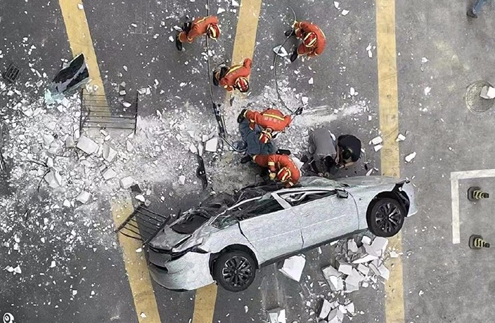 2 Dead After Test Car Drives Through 3rd Floor Window in Shanghai