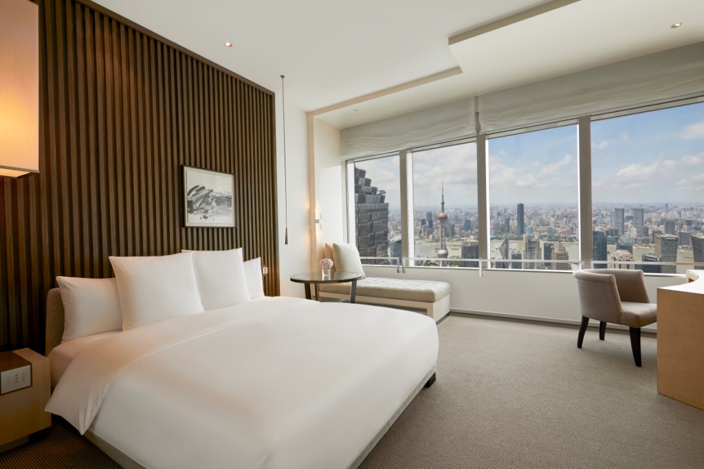 Park-Hyatt-Shanghai-1-King-Bed-with-Pearl-Tower-View-.jpg