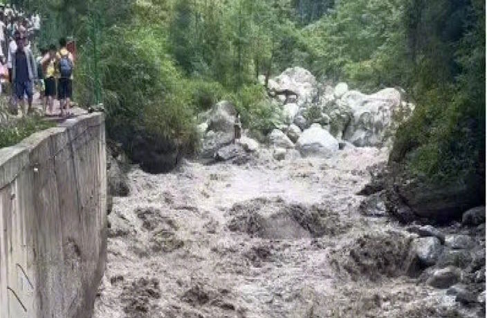 WATCH: 7 Dead & 8 Injured After Gorge in Southwest China Floods