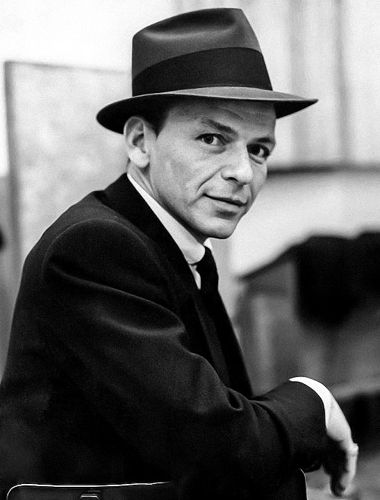 547px-Frank_Sinatra_-1957_studio_portrait_close-up-.jpg
