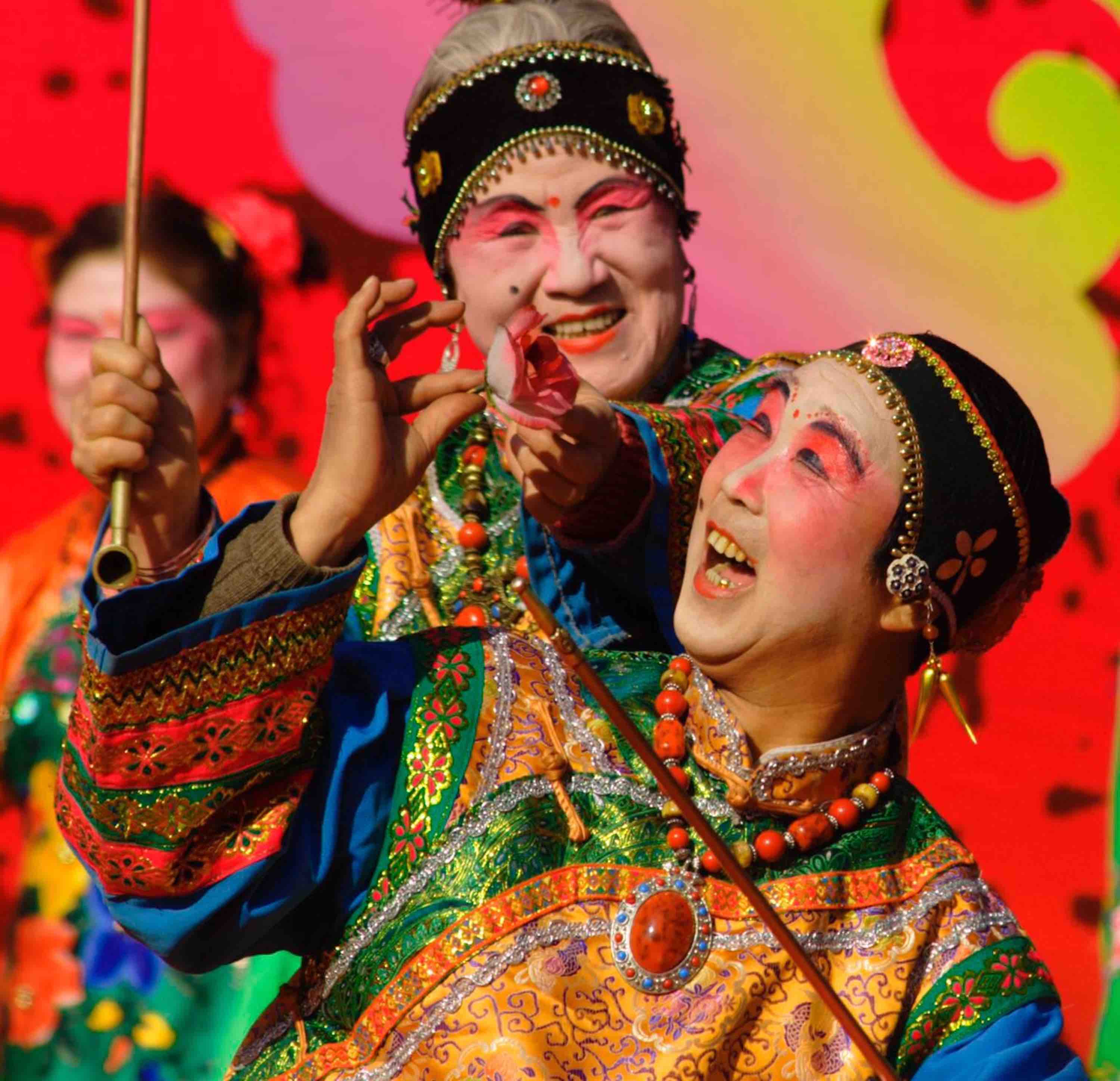 Costumed-dancers-in-Longtan-Park-Beijing-2008..jpeg