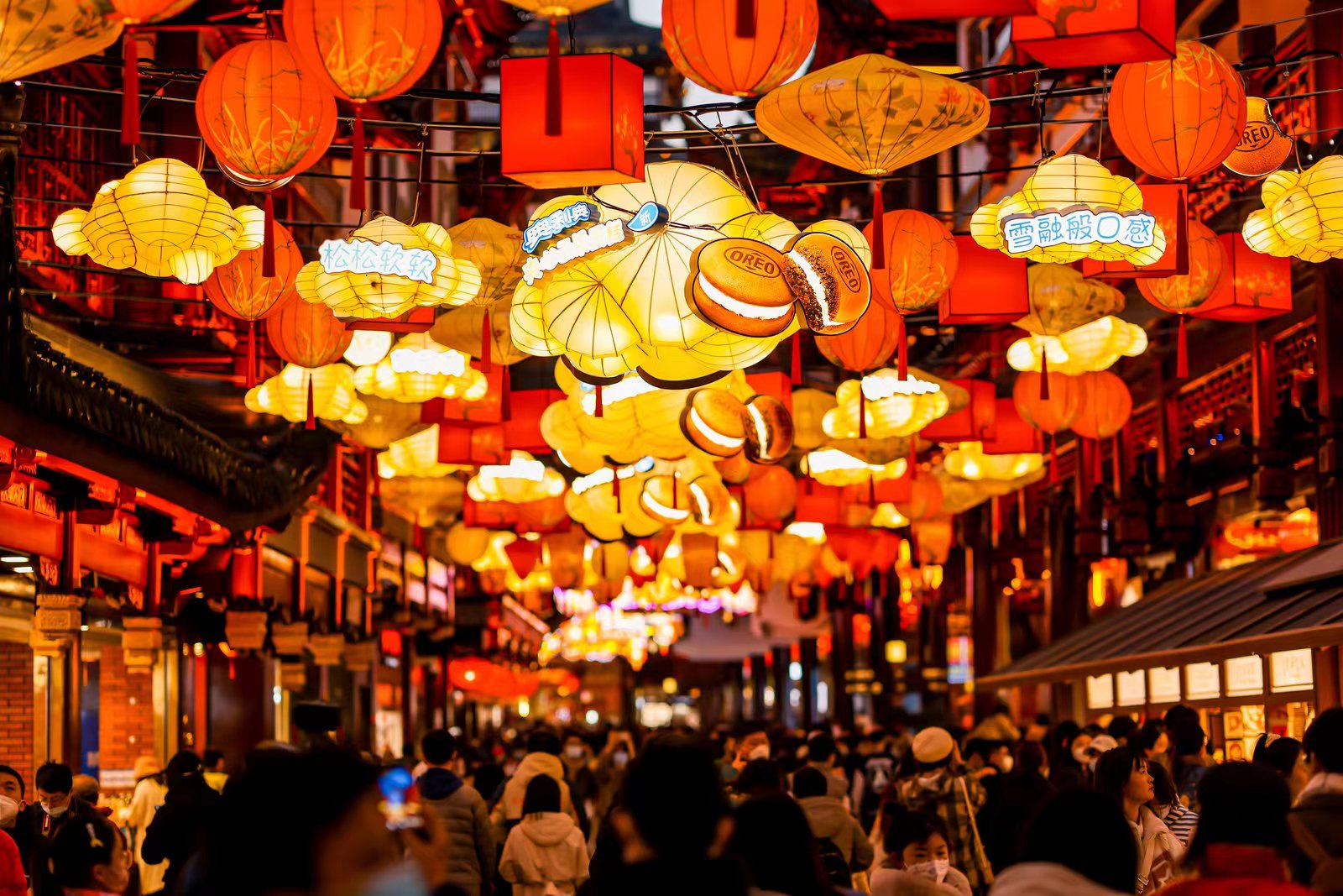 Spectacular Zodiac Lantern Festival Lights Up Yuyuan Garden