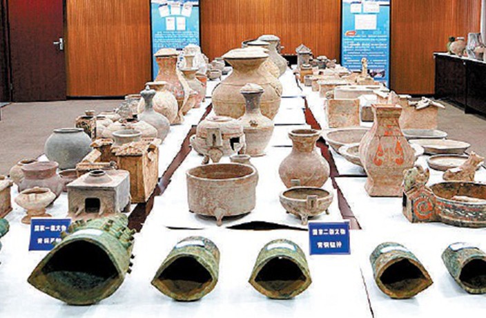 Chinese Grave Robbers Land Themselves in Deep Trouble
