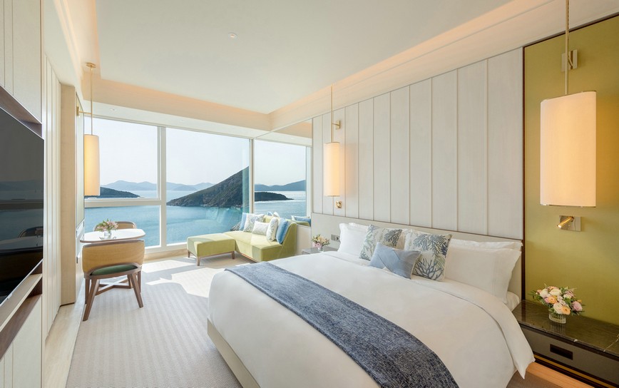 Oceanfront-Room-with-1-King-Bed.jpg