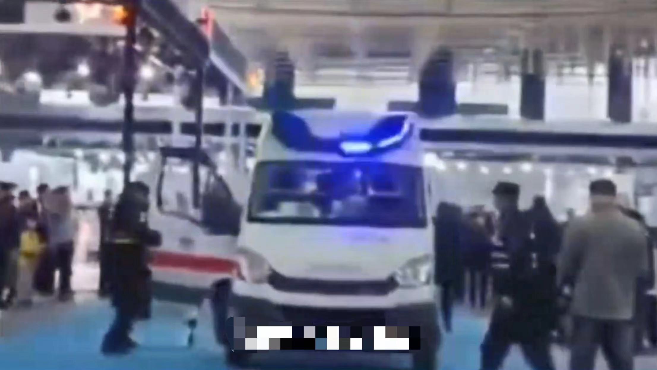 5 Injured by Exhibition Car at Auto Show in Nanjing