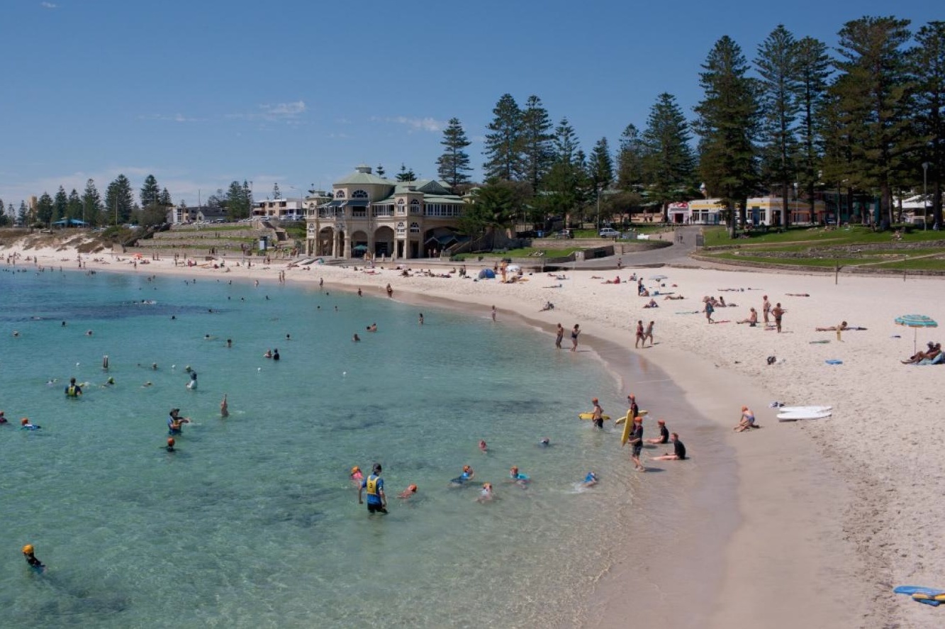A sunny day at Cottesloe beach.