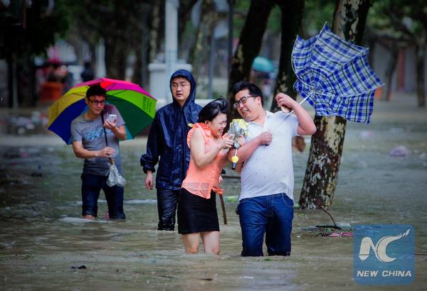 Typhoon Chan-hom hits China