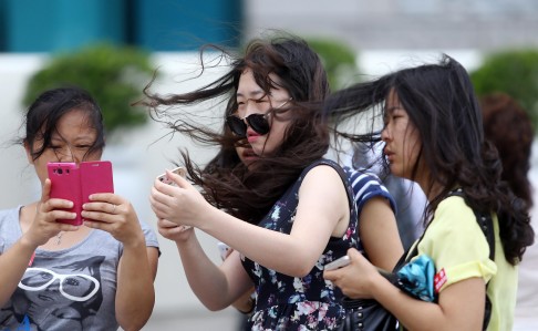 Typhoon Linfa brought strong winds to Hong Kong
