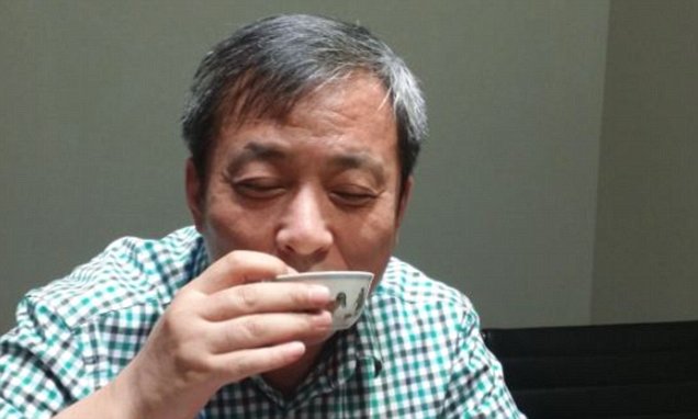 Liu Yiqian drinks from $36 million cup