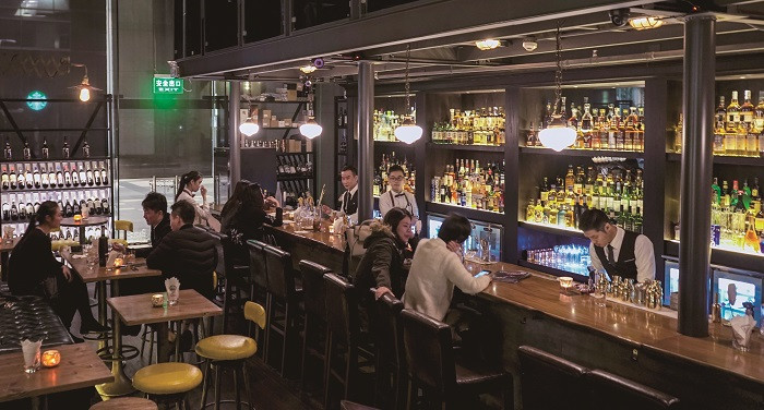 Mokihi cocktail bar