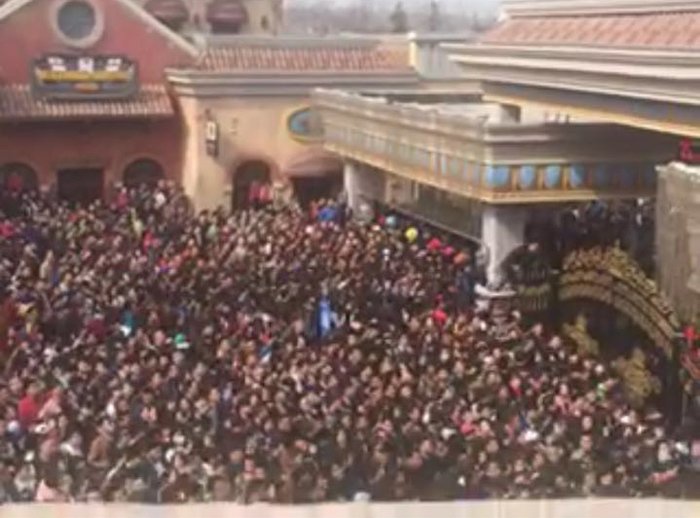 Shaanxi Amusement Park Swamped upon Offering Free Entry
