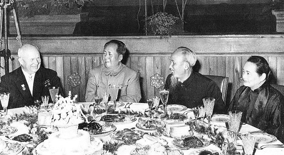 Mao with Nikita Khrushchev and Ho Chi Minh during a state dinner in Beijing, 1959