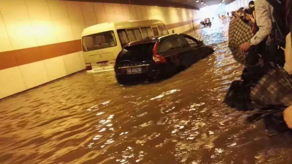 Guangzhou-flooded-20.jpg