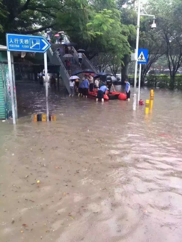 Guangzhou-flooding-1.jpg