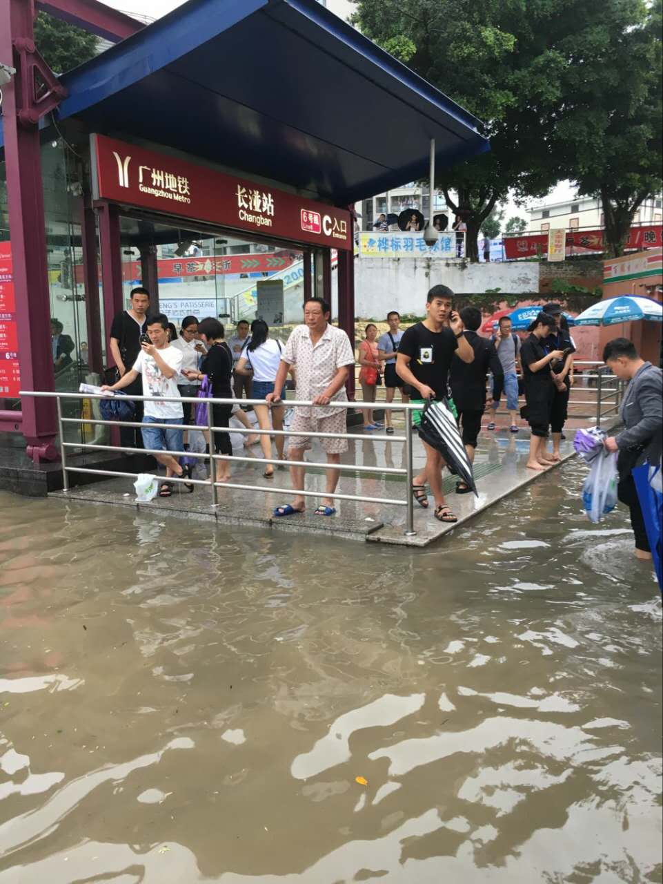 Guangzhou-flooding-2.jpg