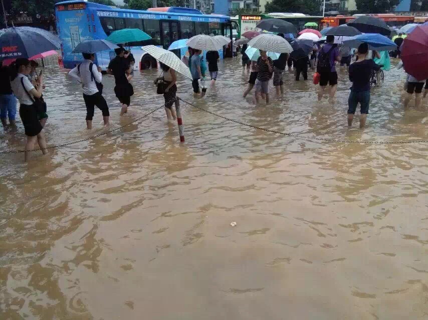 Guangzhou-flooding-4.jpg