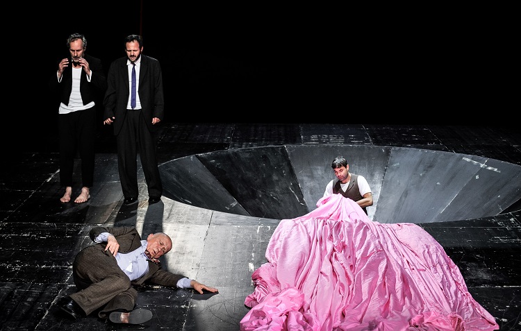201606/waitingforgodot.jpg