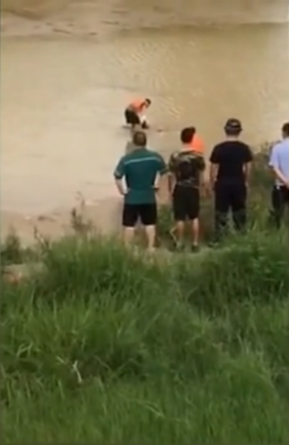 rescuer water bends down