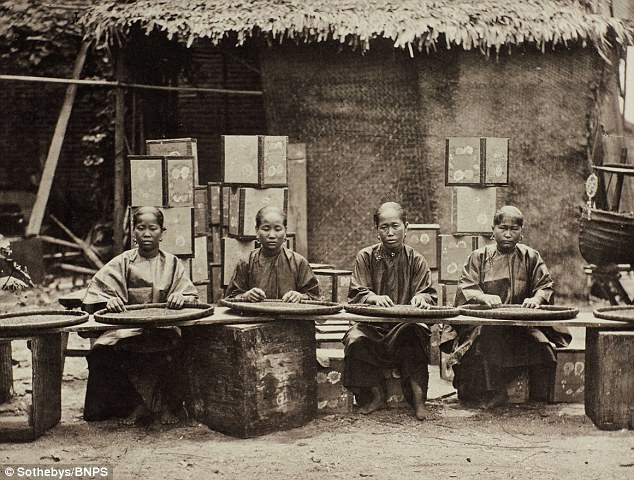 Rare Photos Capture Life in 1800s China