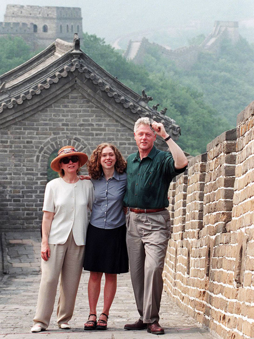 Hillary Bill Chelsea Clinton Terracotta Warriors Xi'an China — thatsmags