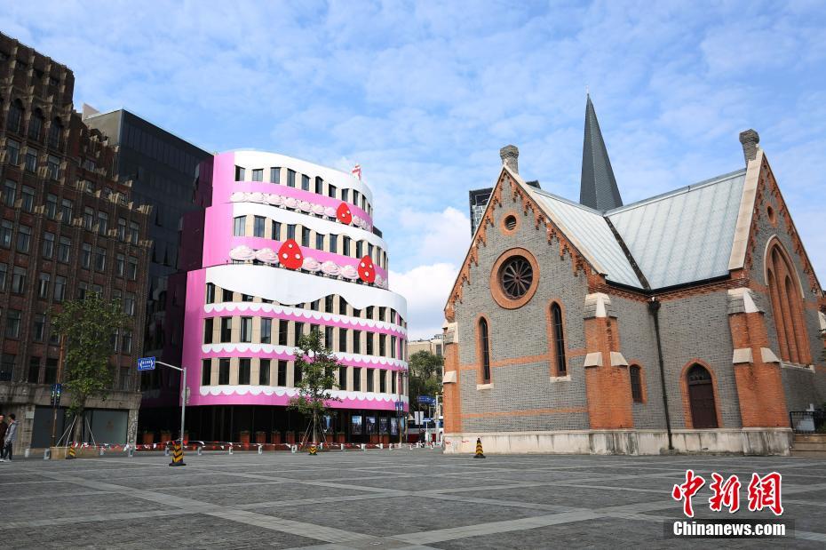 PHOTOS: Shanghai Building Transforms in Strawberry Cake
