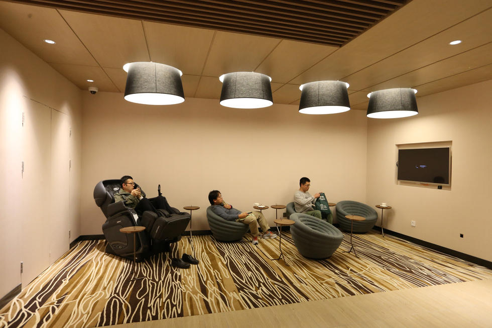 Shanghai Mall Builds 'Husband Nursery' for Men to Visit While Their Wives Shop