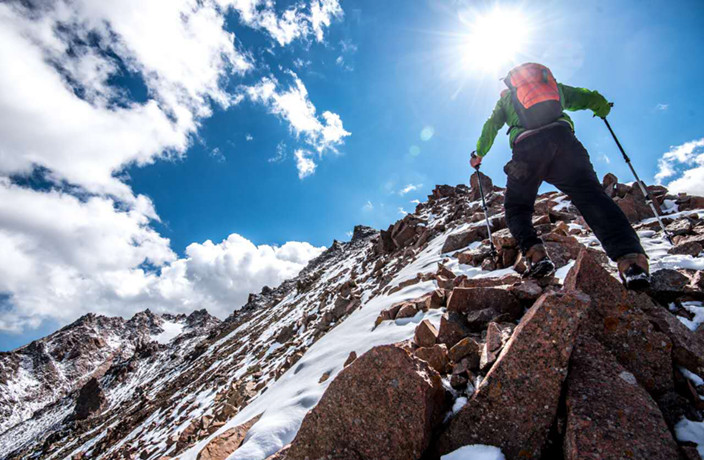 Photographer Scales Great Heights to Protect China's Environment