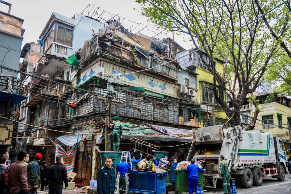 three-stories-of-garbage-guangzhou-house