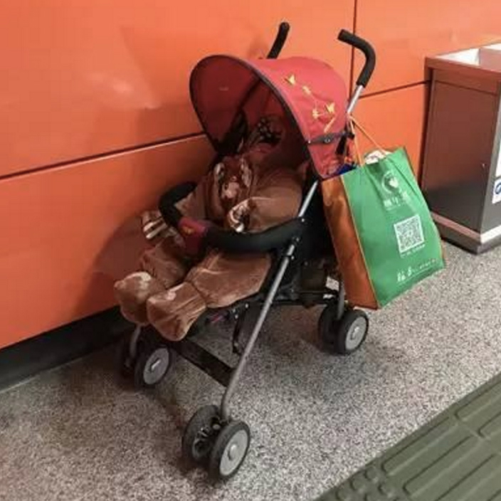6-Month-Old-Baby-Abandoned-on-Guangzhou-Metro-1.jpg