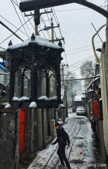 PHOTOS: Beijing Sees First Snow of the Season