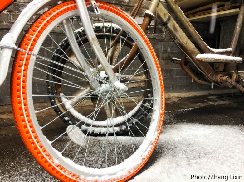 PHOTOS: Beijing Sees First Snow of the Season