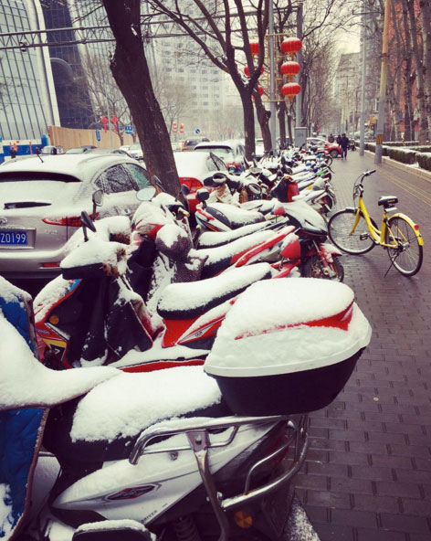 PHOTOS: Beijing Sees First Snow of the Season