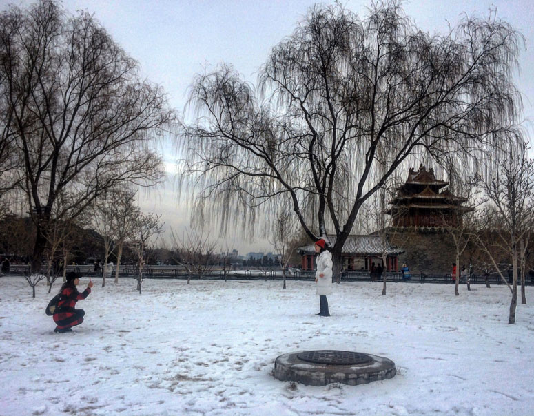 PHOTOS: Beijing Sees First Snow of the Season