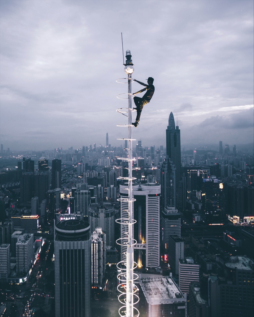 rooftopping-yu-@5.12-shenzhen-urbex-thatsprd-2017