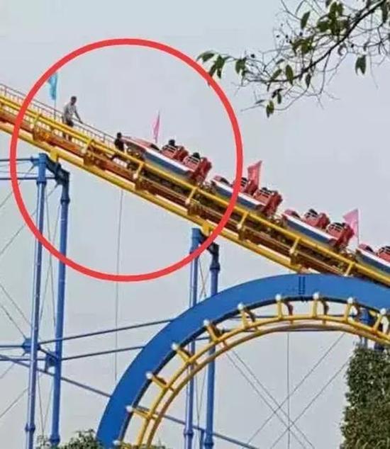 Teen girl sneaks onto roller coaster