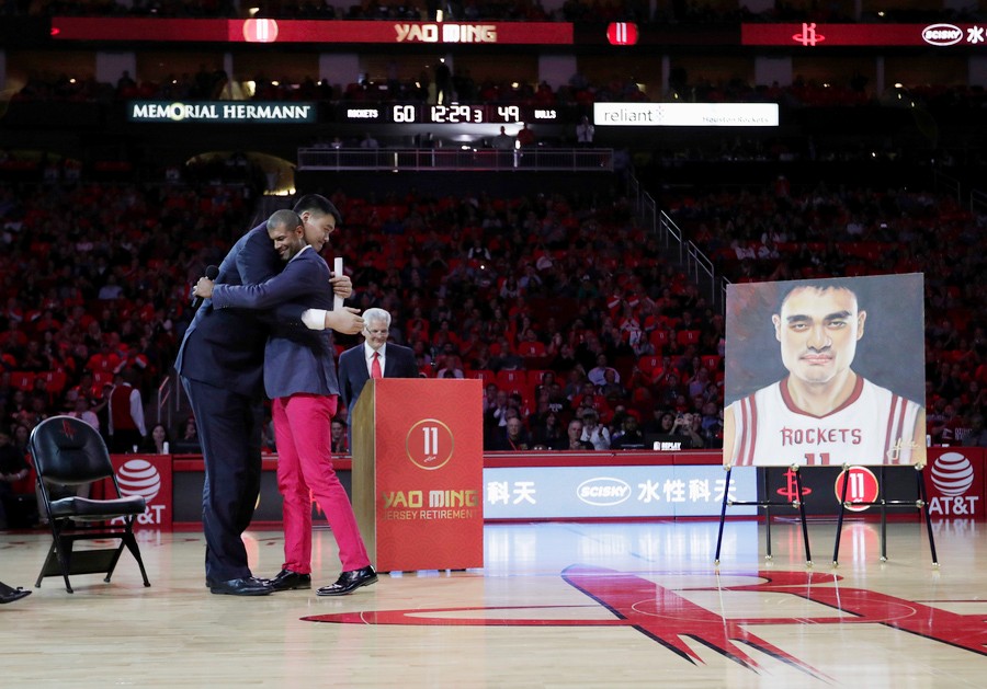 Rockets celebrate Yao Ming as Hall of Famer's No. 11 jersey retired - ABC7  San Francisco