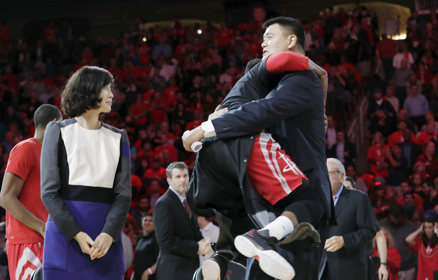 SEE IT: Houston Rockets retire Yao Ming's jersey during halftime ceremony –  New York Daily News