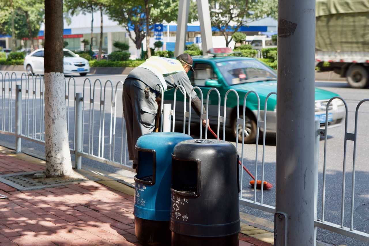 man-on-the-street-street-sweeper-guangzhou