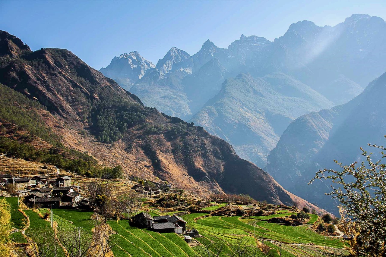 hillside-tiger-leaping-gorge