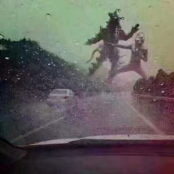 7-Hilarious-Memes-from-Friday-s-Epic-Thunderstorm-in-Guangzhou7.jpg