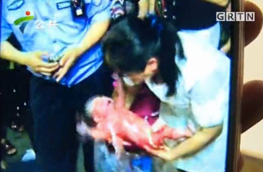 abandoned-baby-found-discovered-in-guangzhou-1.jpg