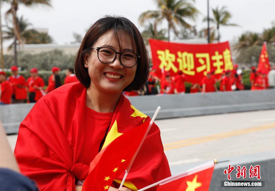 Chinese visitors greet Xi Jinping Florida US Visit Donald Trump — That's China — thatsmags.com