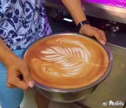 Starbucks free coffee China