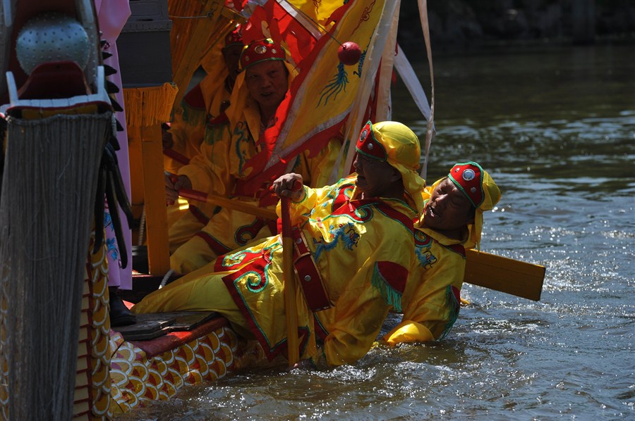 PHOTOS: Dragon Boat Festivities Around China