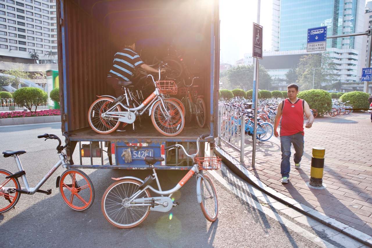 mobike-mover-guangzhou-man-on-the-street