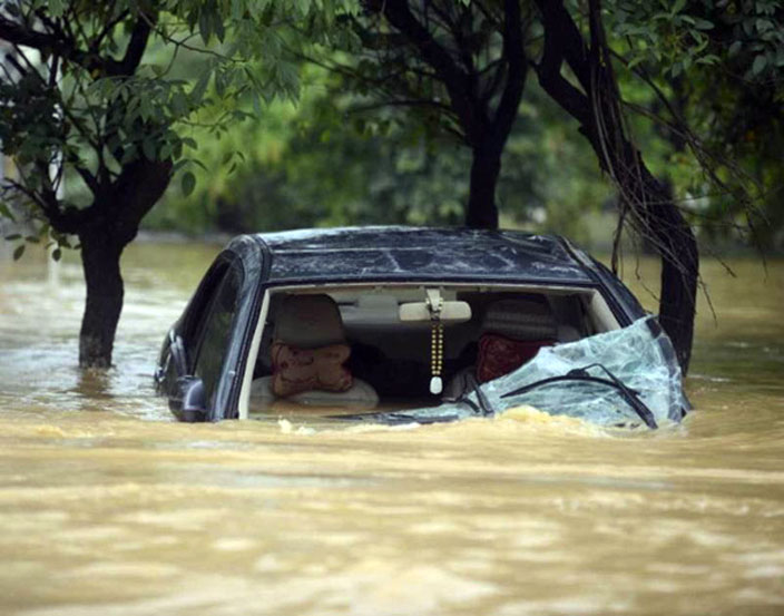 record-flooding-hits-guangzhou-3.jpg