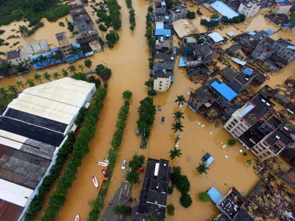 record-flooding-hits-guangzhou-4.jpg